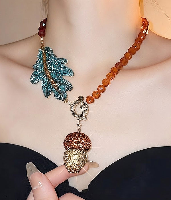 Retro acorn and leaf toggle necklace