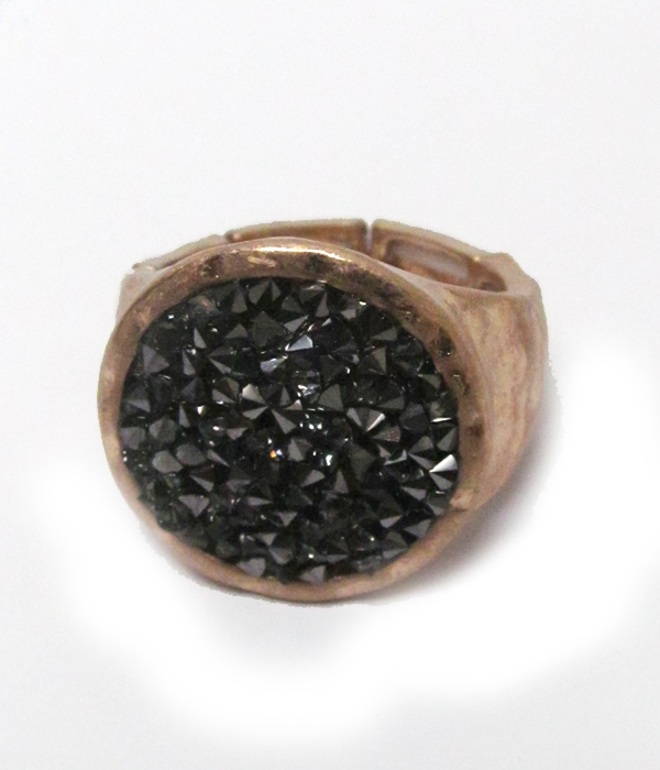 Druzy with metal borders stretch ring