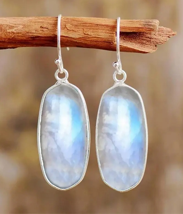 Vintage moonstone earring