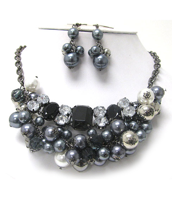 Facet glass stone and multi pearl ball cluster necklace earring set