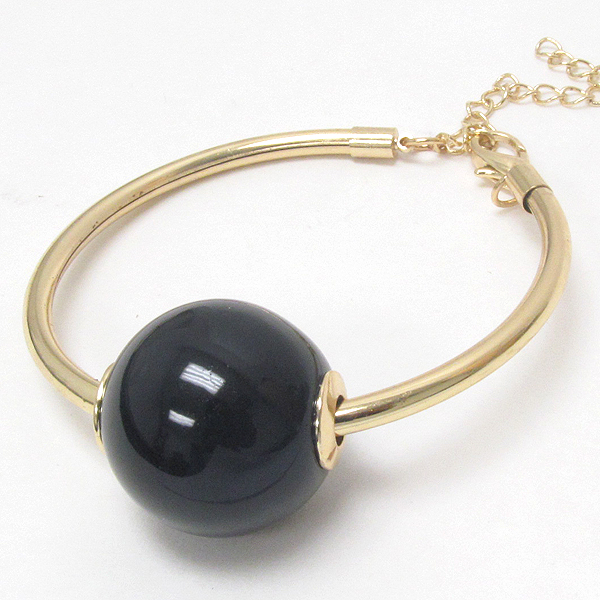 Metalic ball and wire bracelet