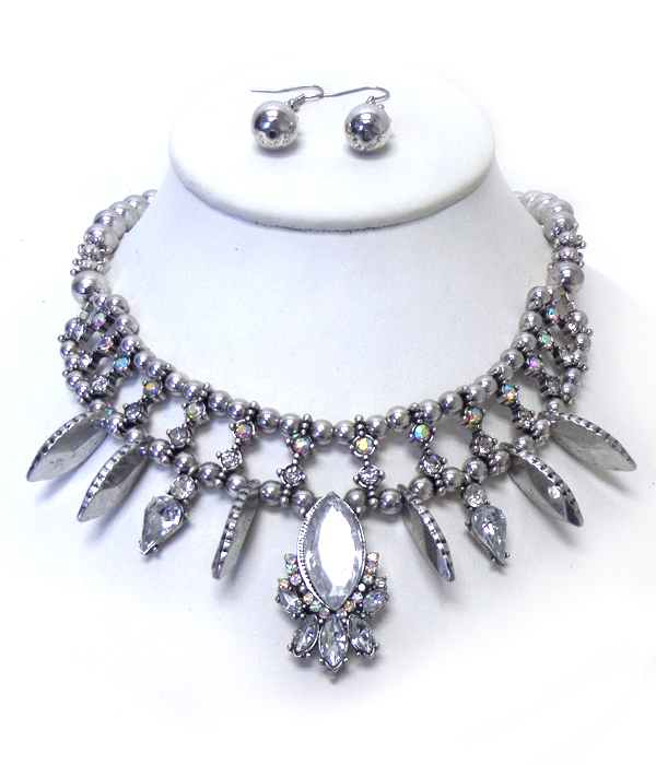 Boutique style crystal and pearl neckace set 