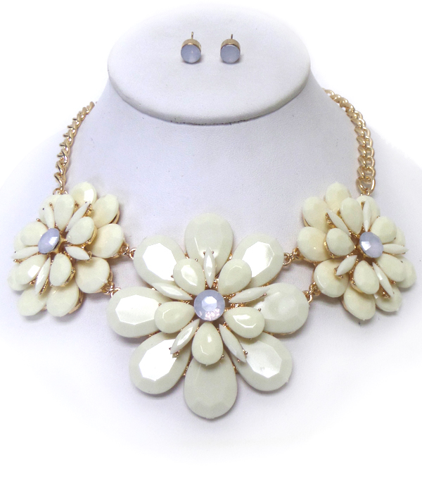 Three large linked flowers necklace set