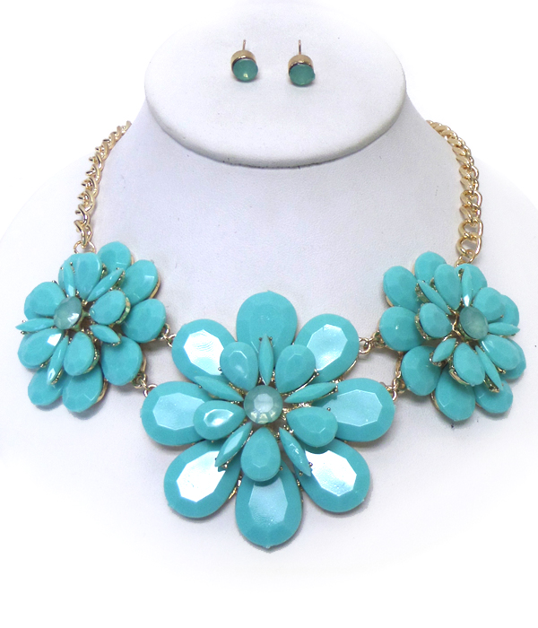 Three large linked flowers necklace set