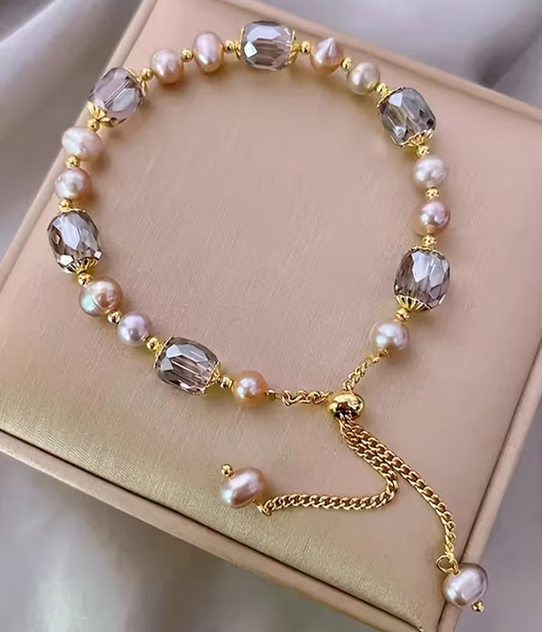 Facet stone and pearl pull tie bracelet