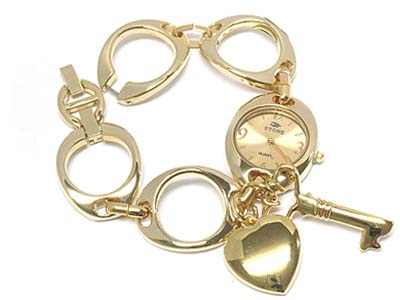Metal heart and key charms deco watch