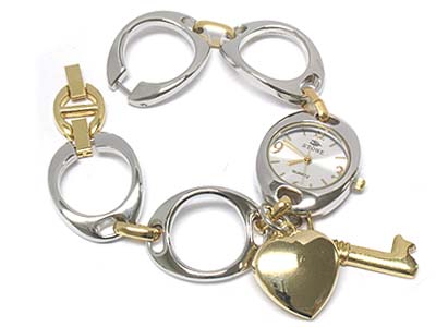 Metal heart and key charms deco watch