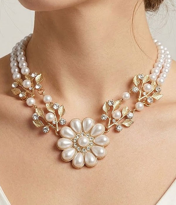 Pearl flower pendnt necklace
