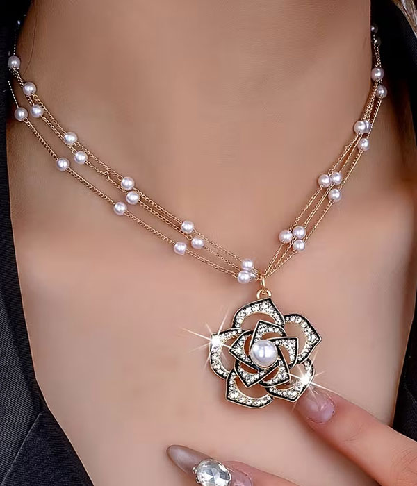 Multi pearl chain rose necklace