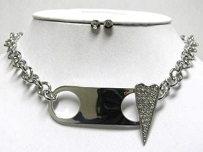 Metal handcuff and crystal heart hook chain necklace set