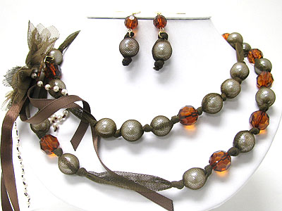 Fabric mesh wrapped mixed beads and ribbon necklace set