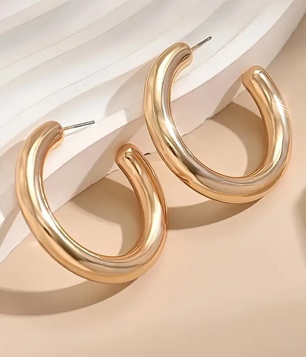Metal hoop earring