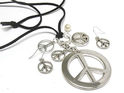METAL PEACE PENDANT AND CHARMS SUEDE STRAND NECKLACE AND EARRING SET