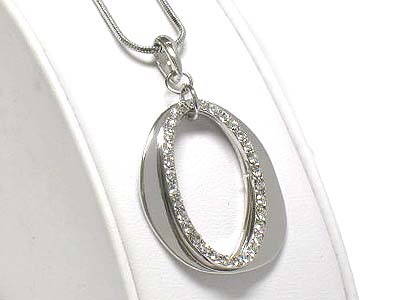 Crystal oval donut necklace 