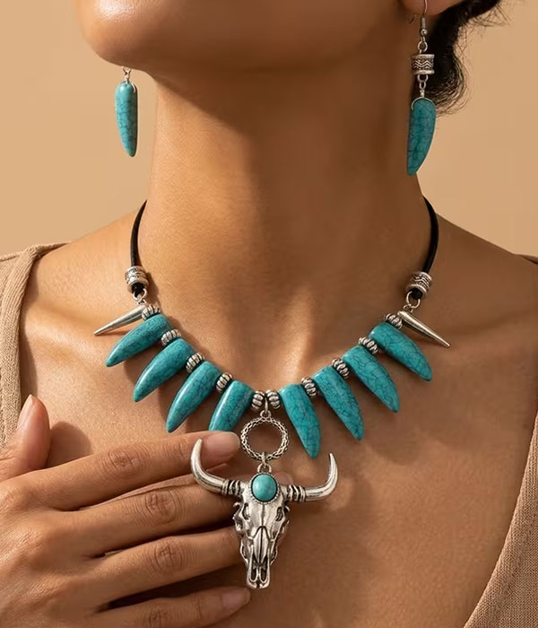 Western long horn necklace and earring set