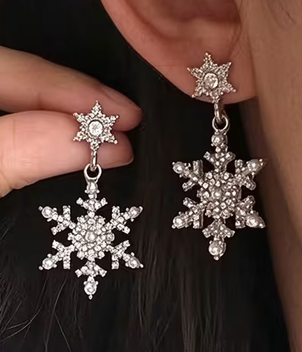 Christmas theme snowflake earring