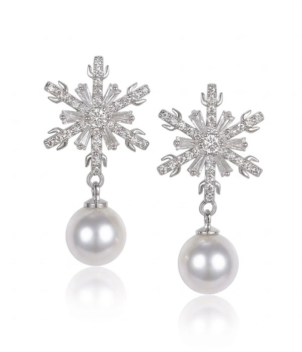 Christmas theme snowflake earring