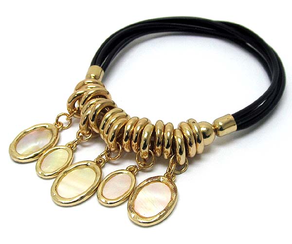 Multi oval shell disk with rings dangle and multi cord stretch bracelet