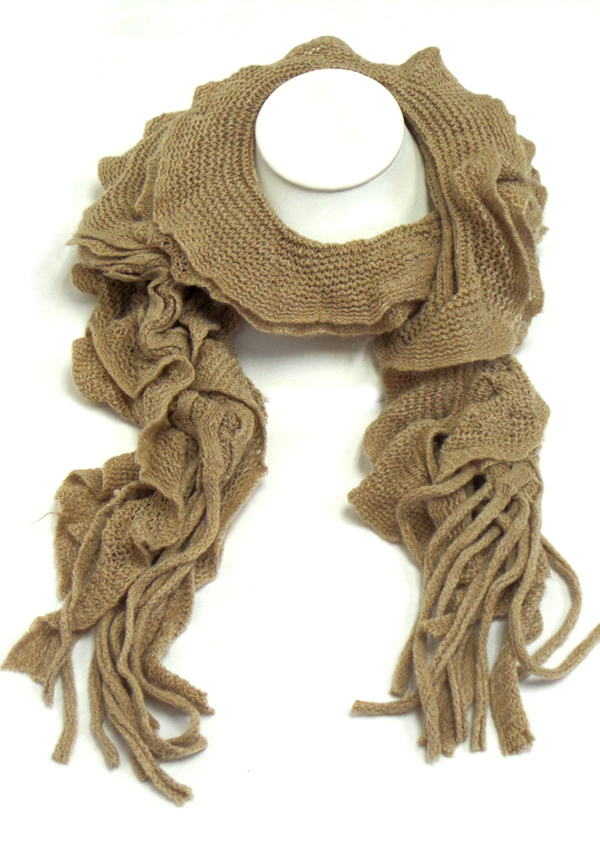 Ruffle winter scarf